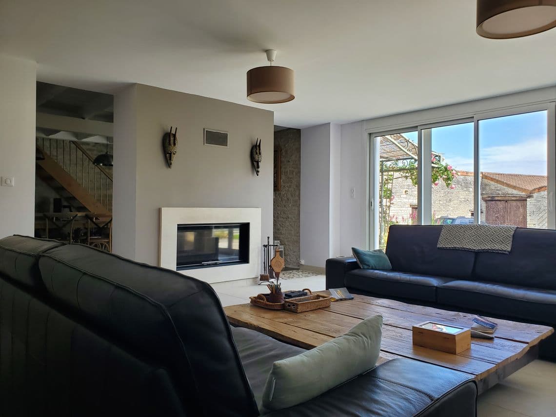 Maison en pierre rénovée avec piscine et dépendances - Photo 3