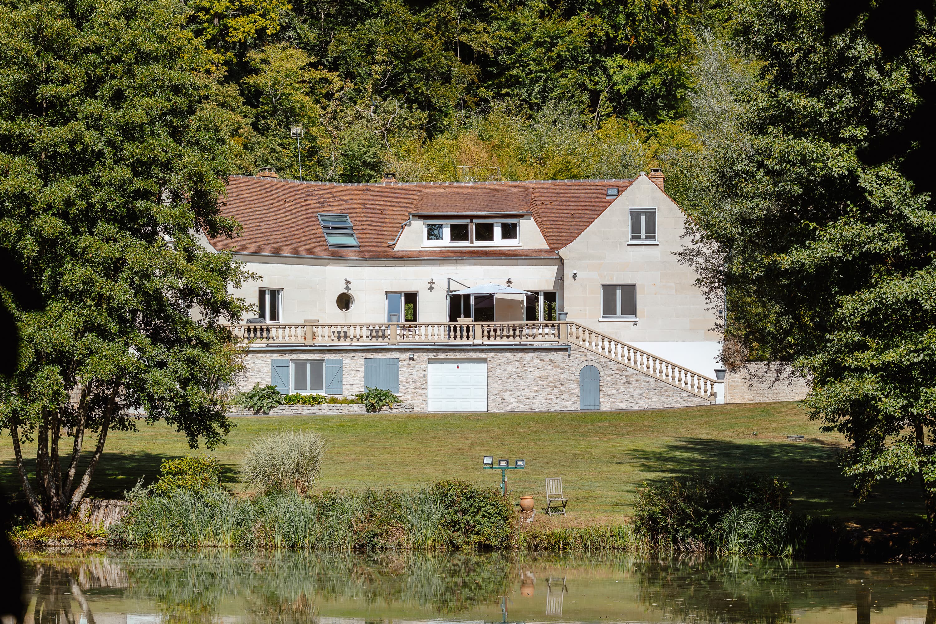 Maison avec étang à Bonneuil en Valois dans l'Oise - Photo 2