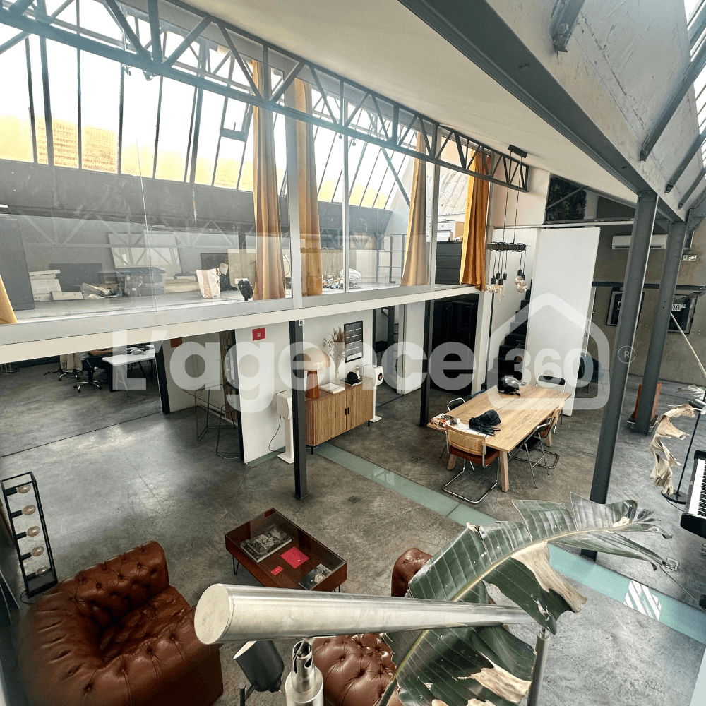 À louer - Atelier / Bureaux atypiques esprit loft - 228 m² - Photo 2