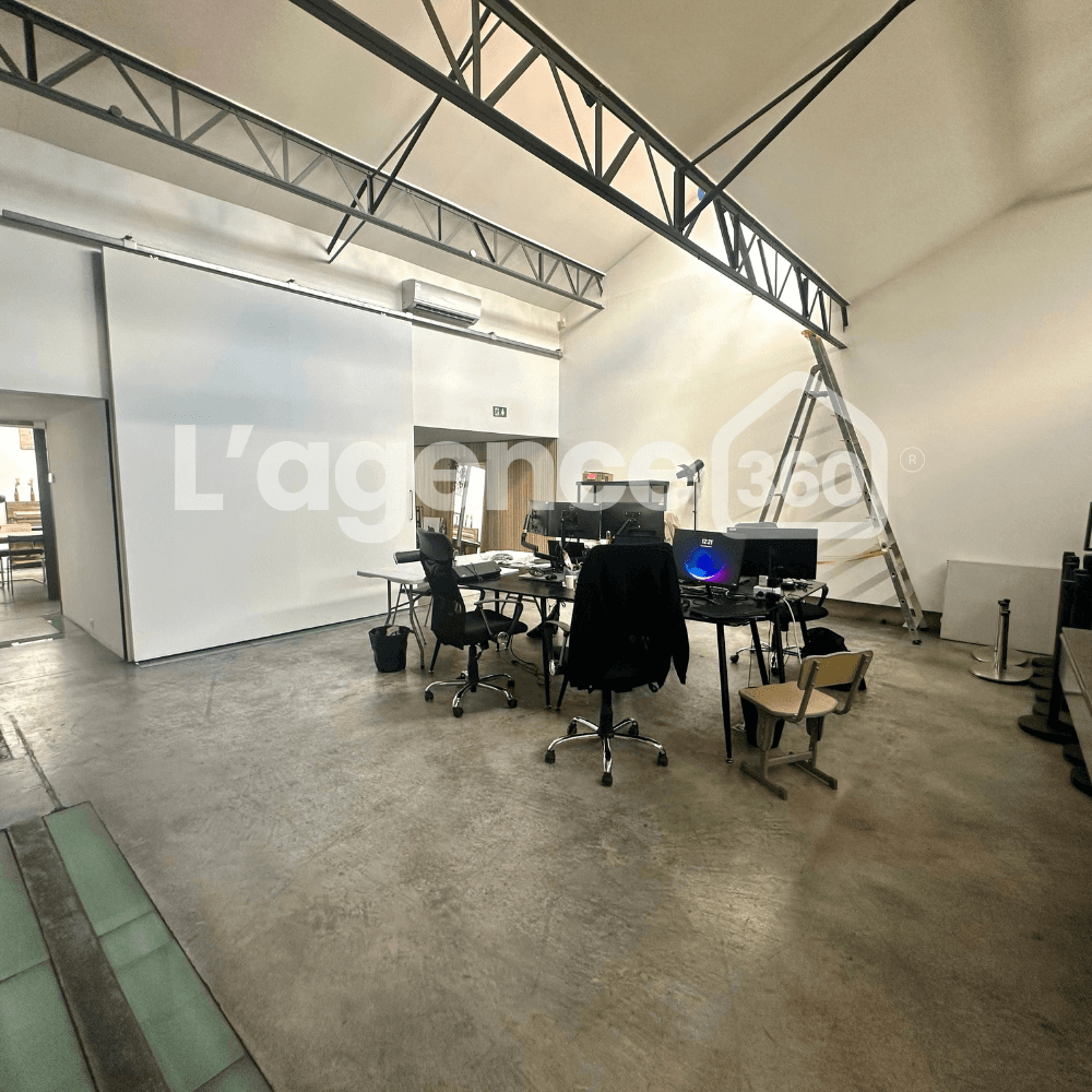 À louer - Atelier / Bureaux atypiques esprit loft - 228 m² - Photo 5