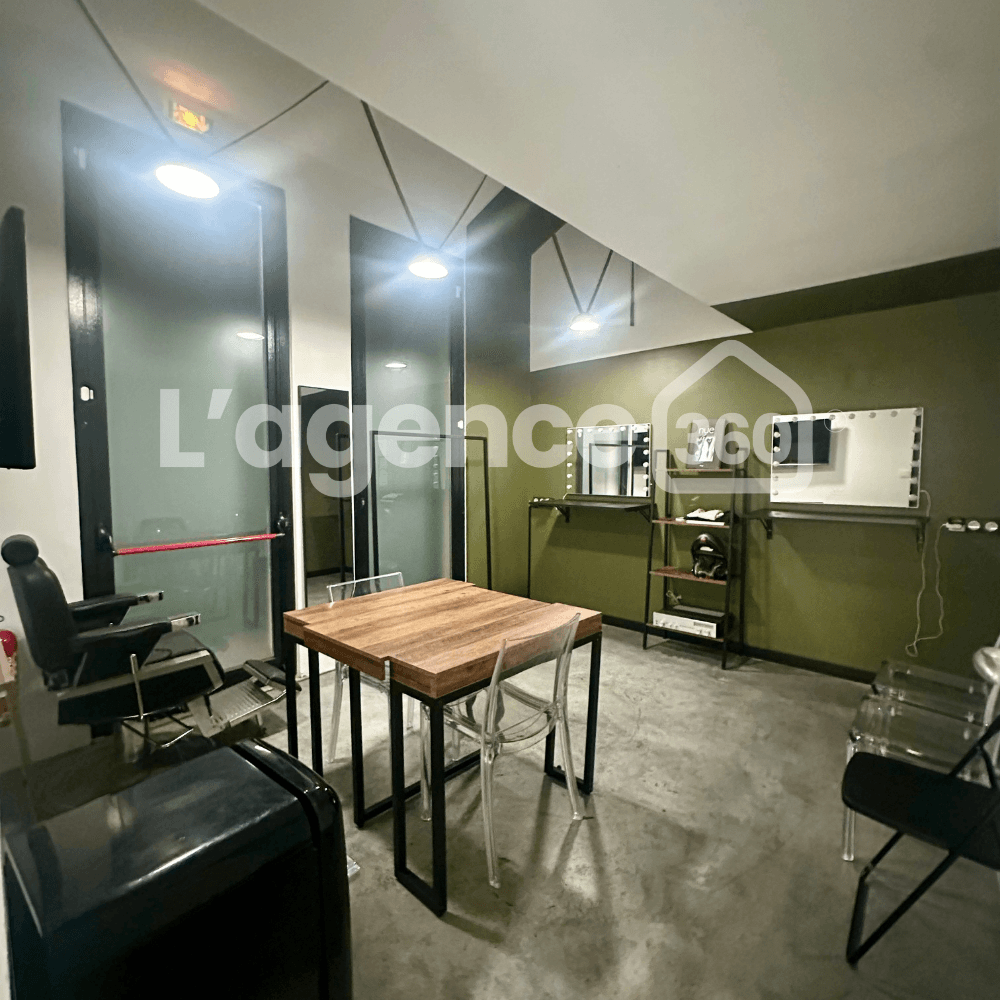 À louer - Atelier / Bureaux atypiques esprit loft - 228 m² - Photo 7