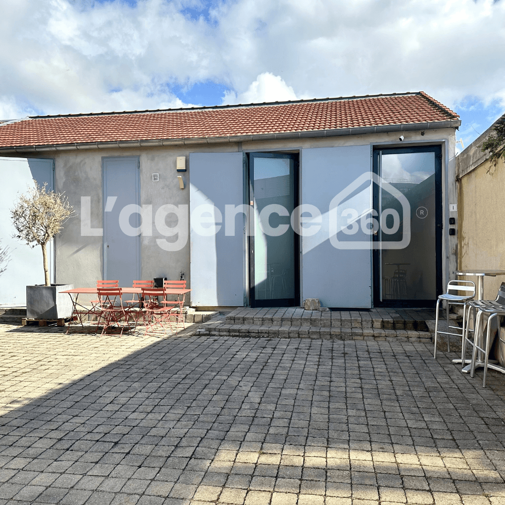 À louer - Atelier / Bureaux atypiques esprit loft - 228 m² - Photo 9