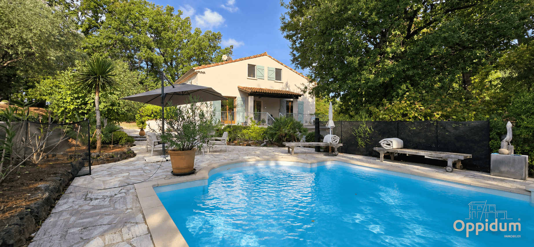 Le charme provençal, une piscine et un écrin de verdure - Photo 2