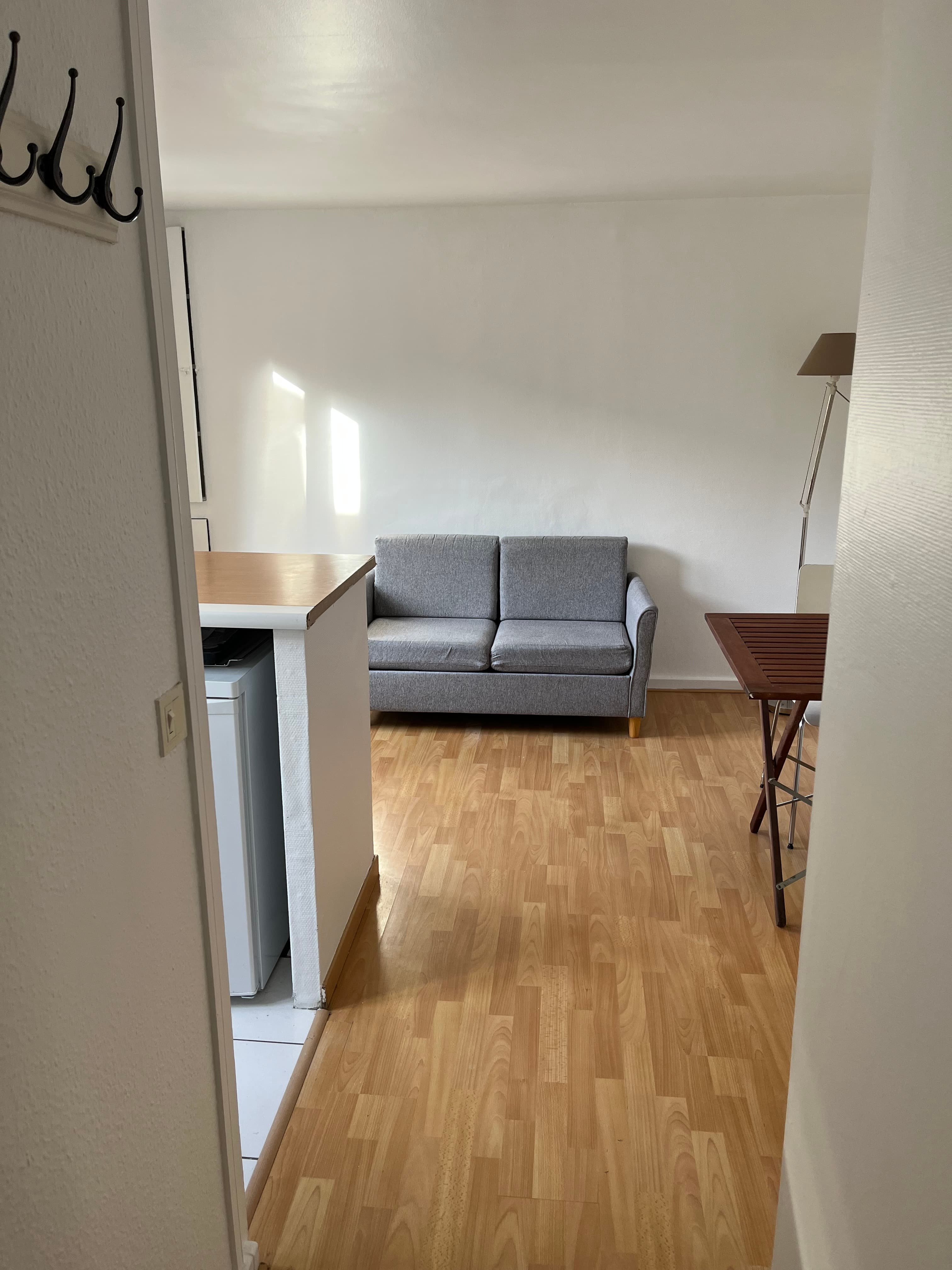appartement 2 pièces vendu loué bail meublé 4ème étage - Photo 2