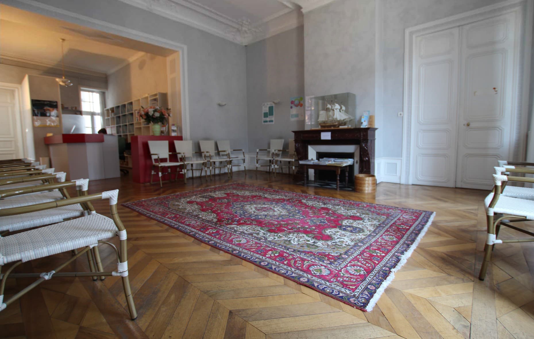 Bureaux 170 m² 950 € HC Hôtel Particulier RIOM XVIIIème siècle - Photo 2