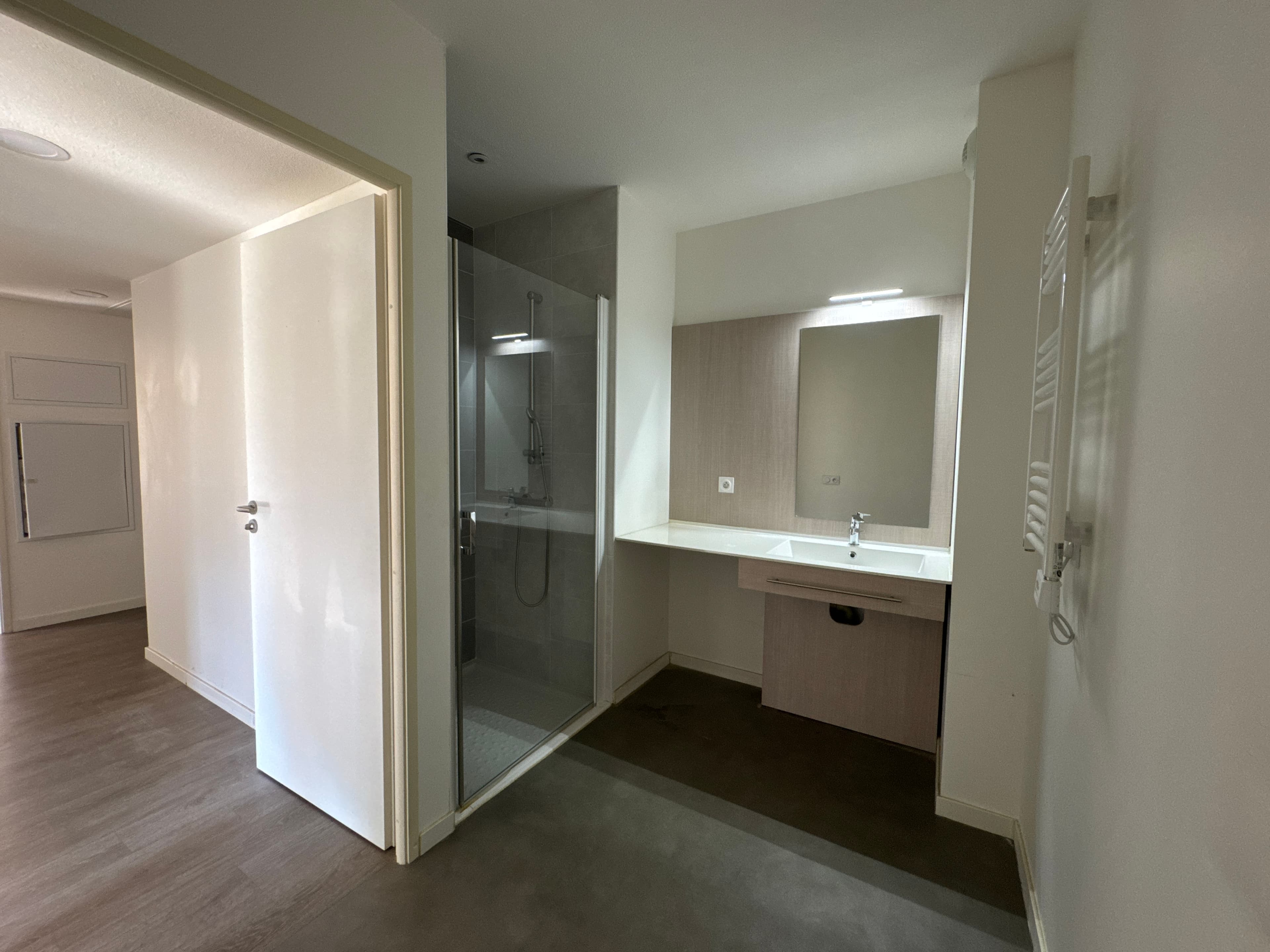 Appartement type 3 + 1 parking en sous sol - résidence séniors - Photo 7