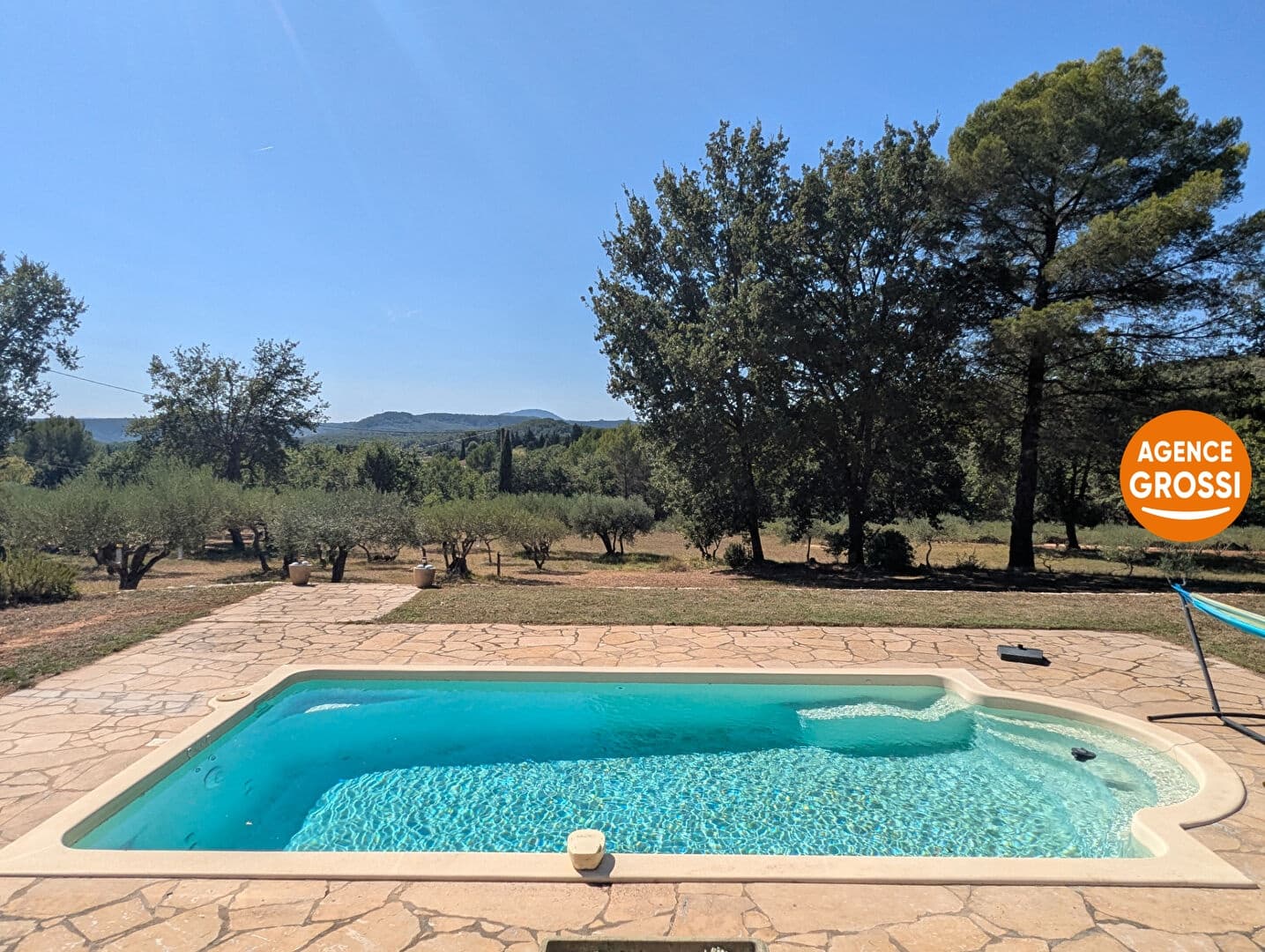 VILLECROZE, villa avec piscine, vue campagne sur terrain 7715m² - Photo 2