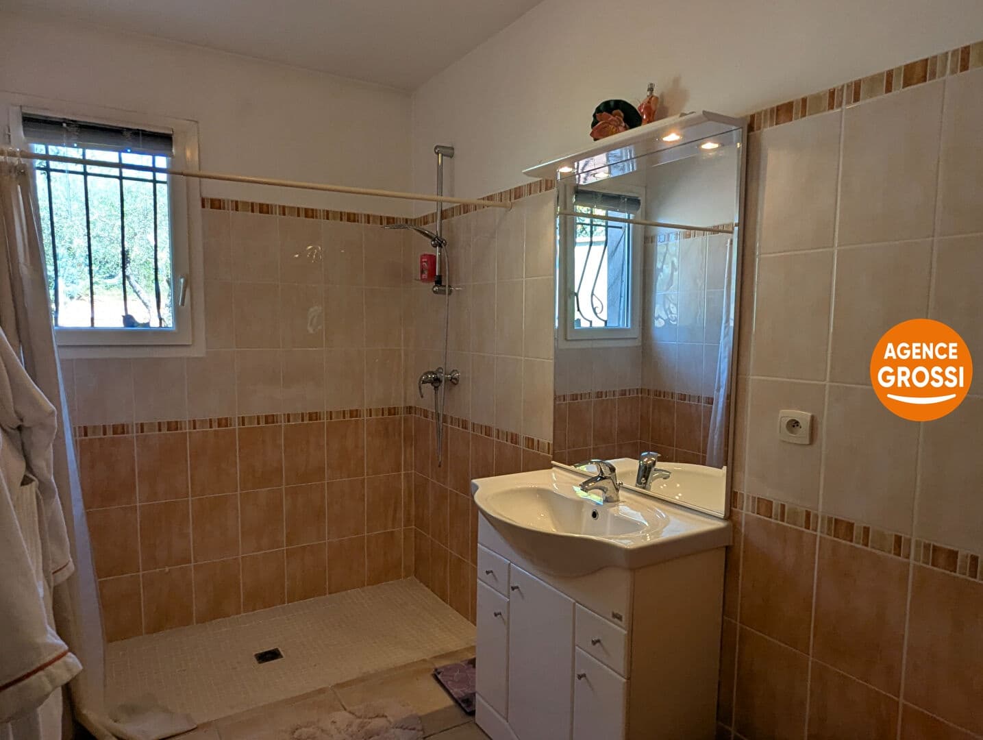 VILLECROZE, villa avec piscine, vue campagne sur terrain 7715m² - Photo 6