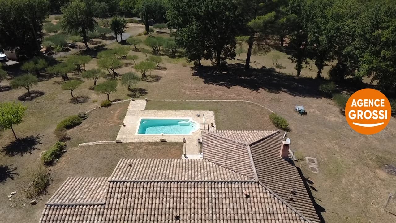 VILLECROZE, villa avec piscine, vue campagne sur terrain 7715m² - Photo 8