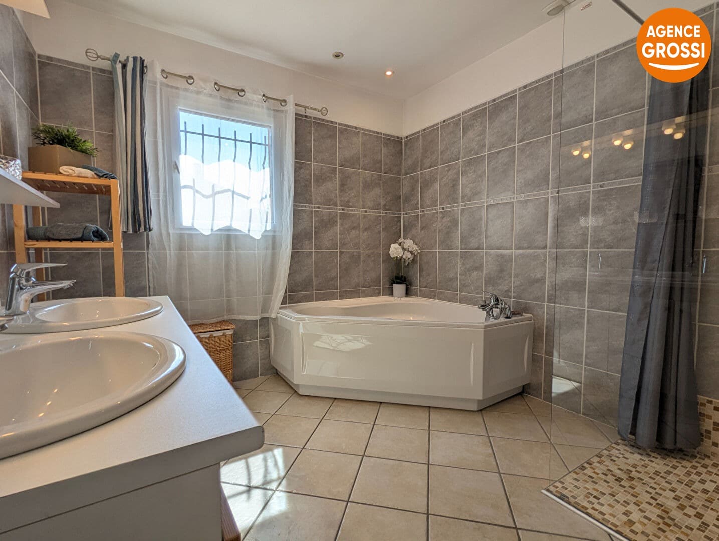 SALERNES, villa de plain-pied au calme, garage, piscine. - Photo 9