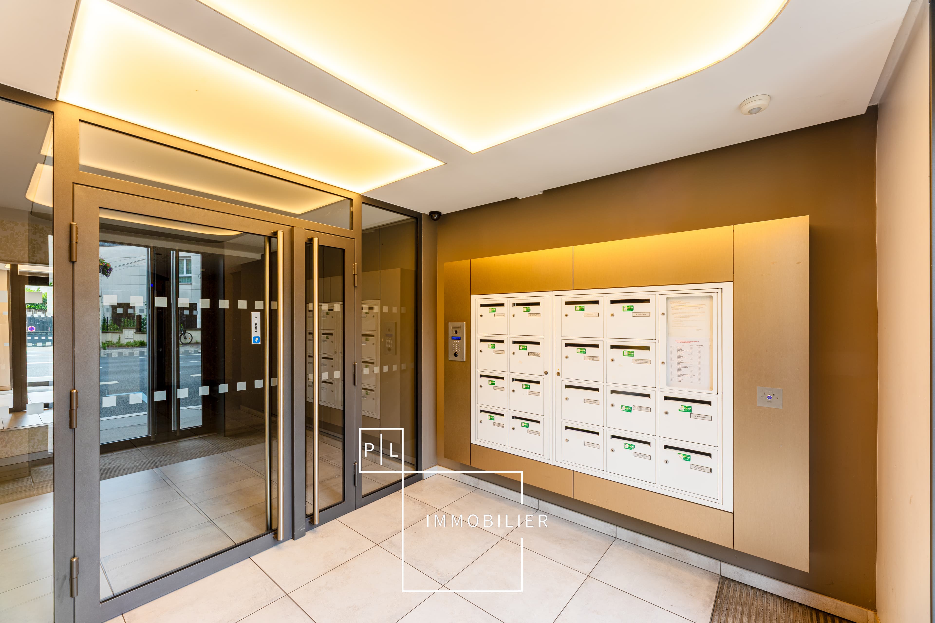 Dernier étage avec vue - 61m² + balcon + parking - 414 000 € FAI - Photo 10