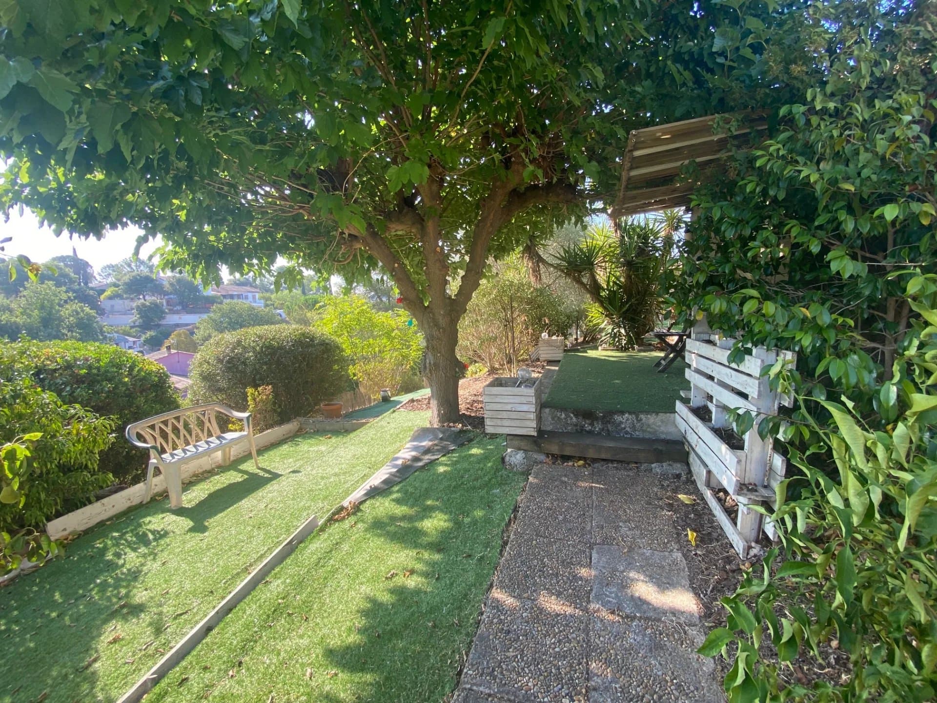 LE MUY - Villa jumelée sur un côté à rénover - vue imprenable - Photo 5