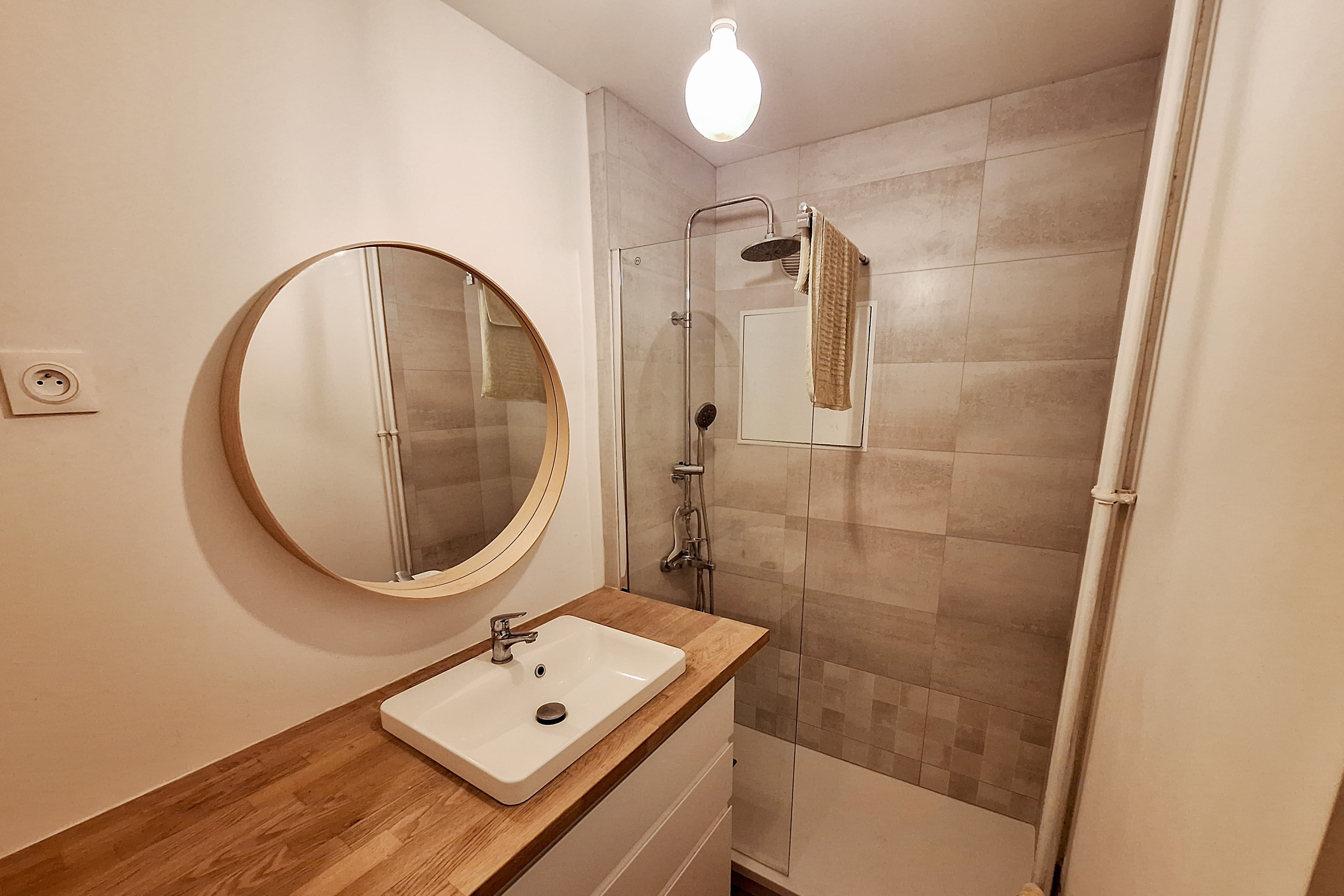 PARIS 19e - 3 pièces de 64 m² - Fort potentiel - Métro à 2 min - Photo 4