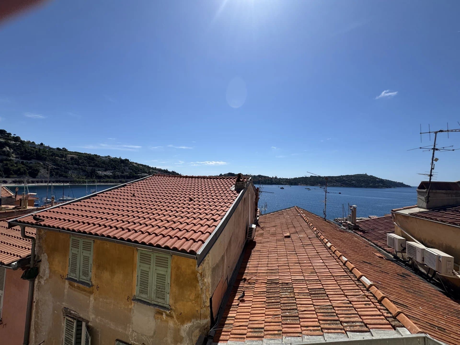 Villefranche s/mer - Magnifique 3 pèces rénové - vue mer - Photo 3