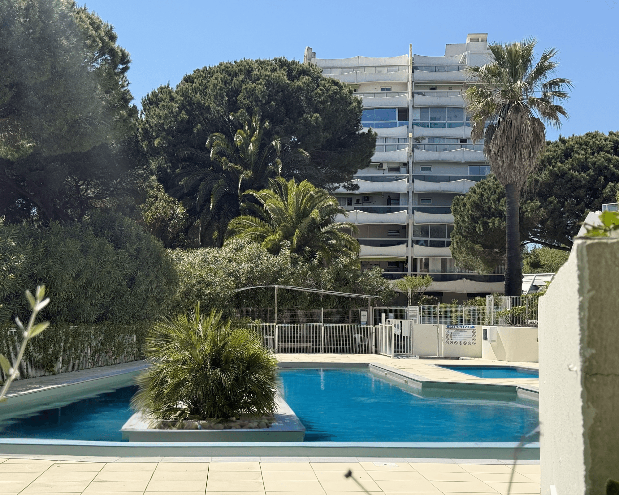 À LA GRANDE-MOTTE - GRANDE TERRASSE, PISCINE ET PARKING & CAVE - Photo 10