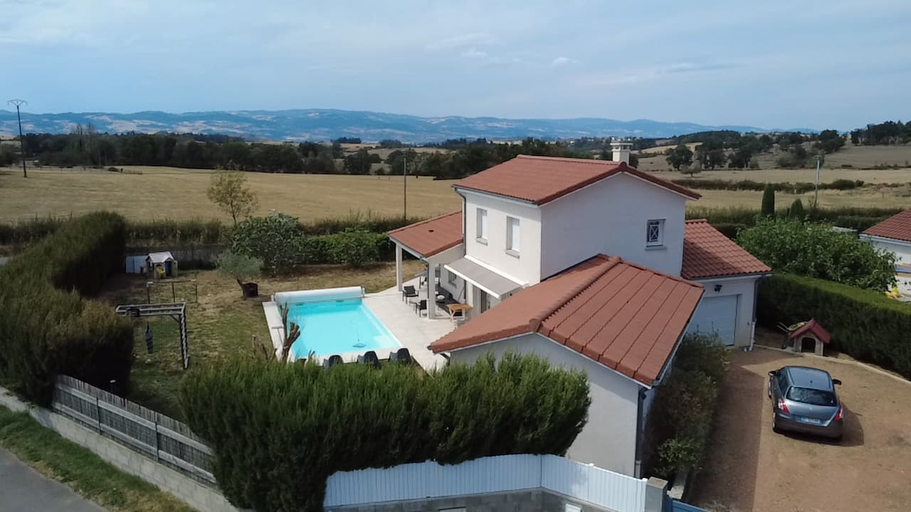 À VENDRE - SUPERBE MAISON FAMILIALE À SAINT-CYR-DE-FAVIÈRES - Photo 2