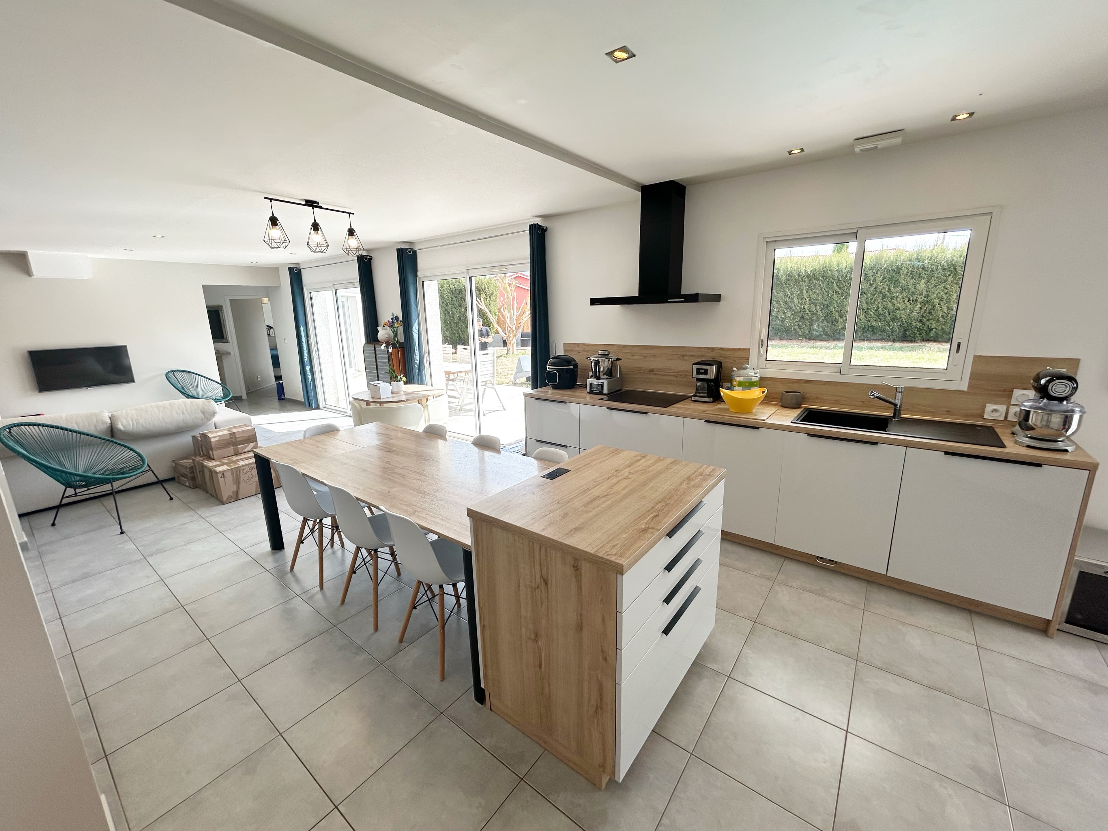 À VENDRE - SUPERBE MAISON FAMILIALE À SAINT-CYR-DE-FAVIÈRES - Photo 7