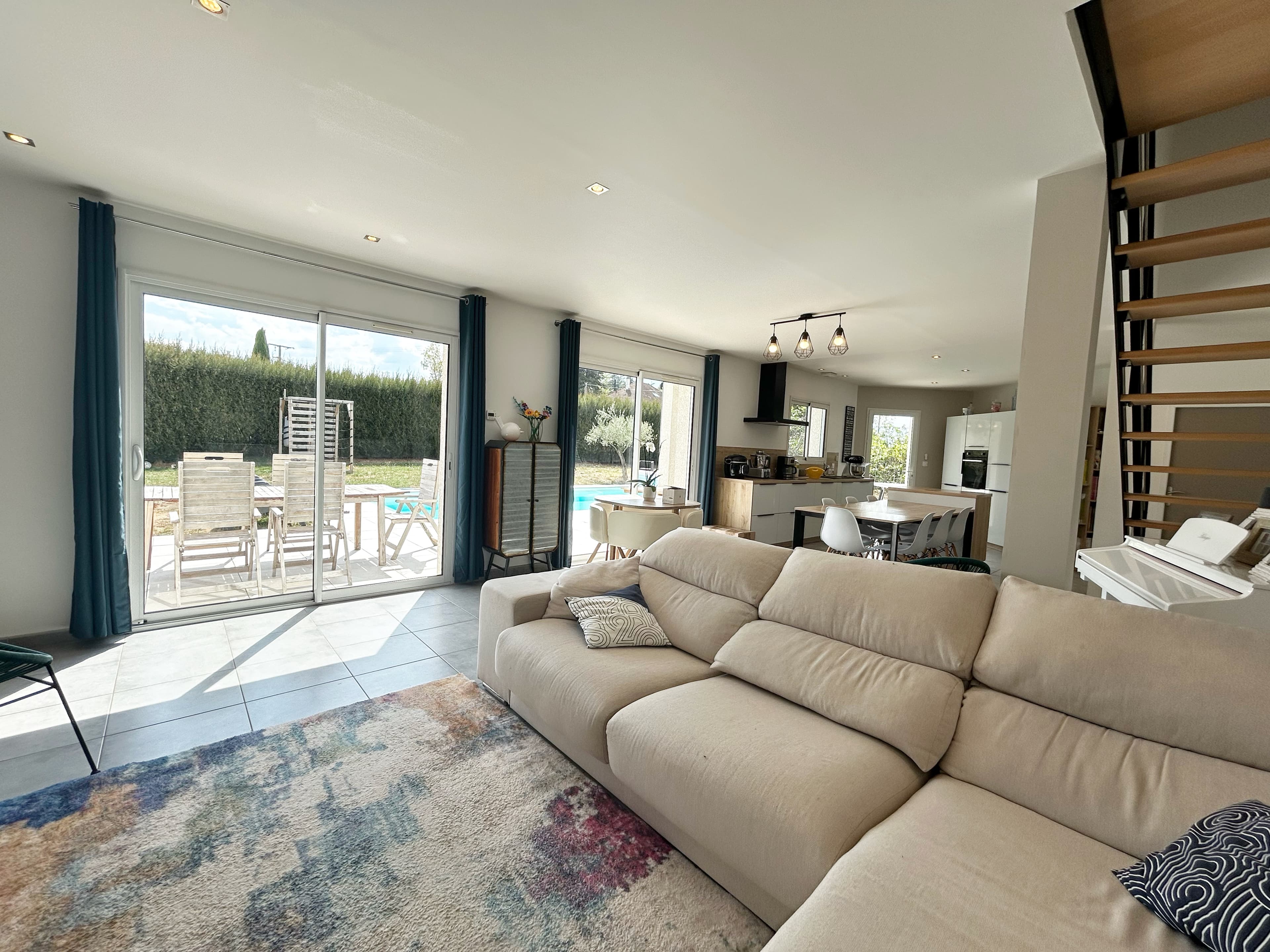 À VENDRE - SUPERBE MAISON FAMILIALE À SAINT-CYR-DE-FAVIÈRES - Photo 8