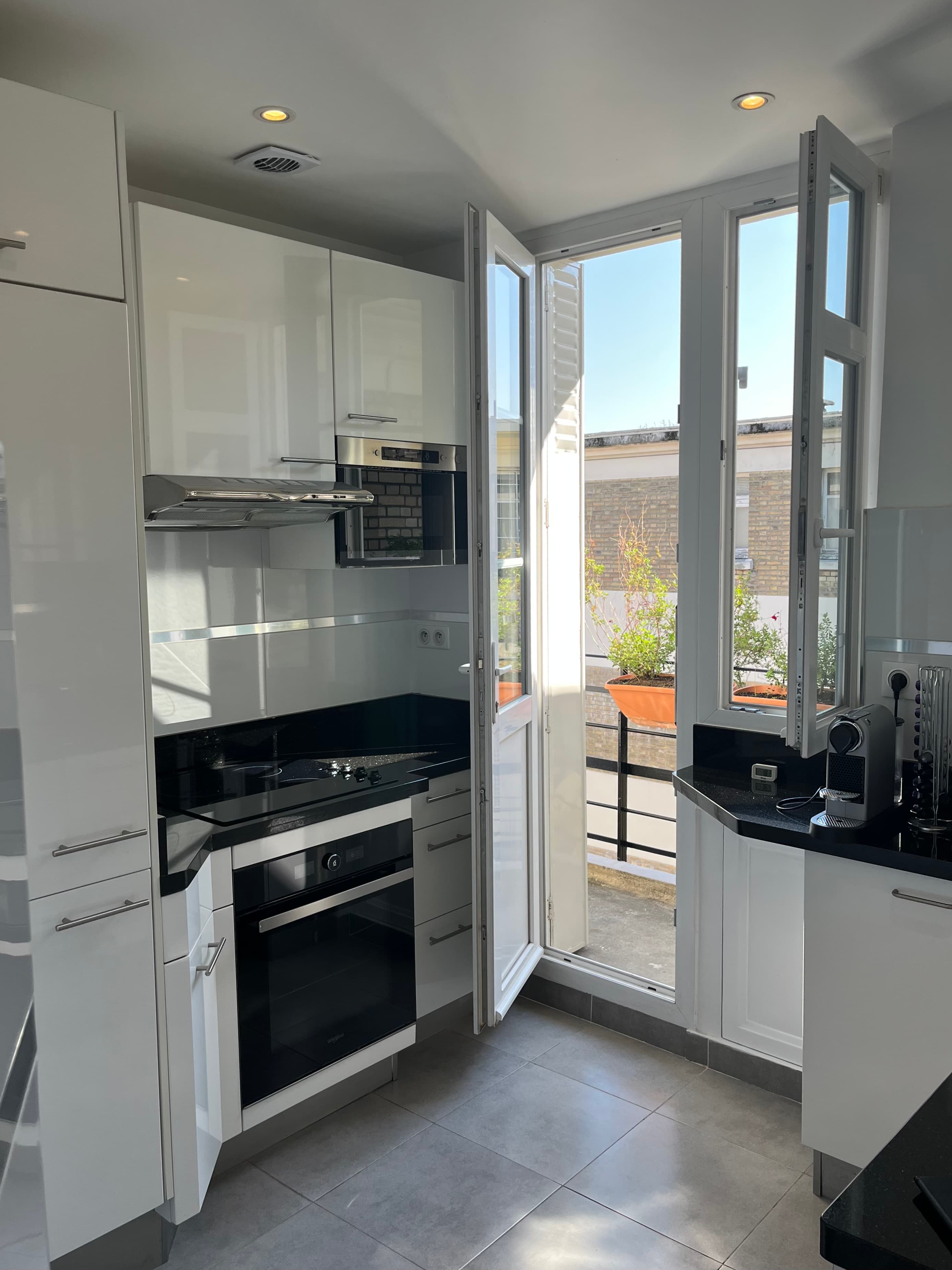 Neuilly Saint-James - appartement baigné de lumière, vue dégagée - Photo 9