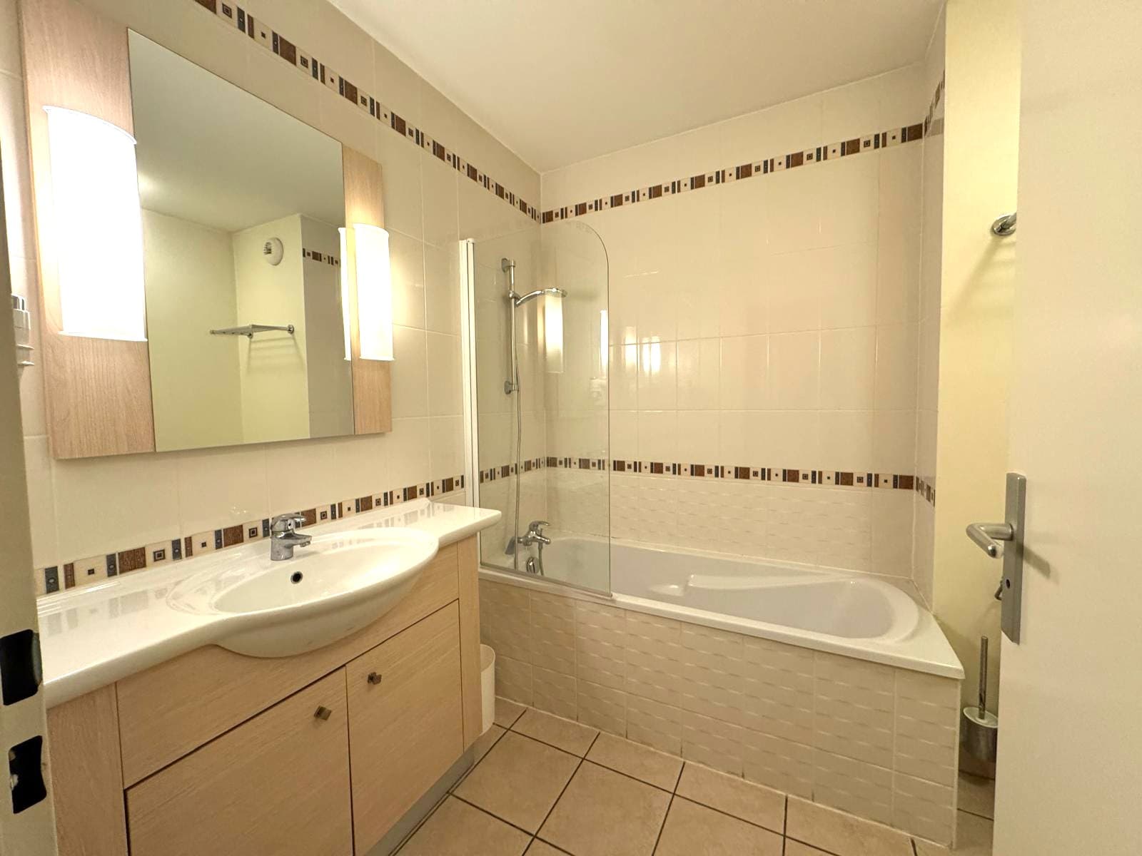 Appartement meublé, 1 pièce, Divonne-les-Bains - Photo 2