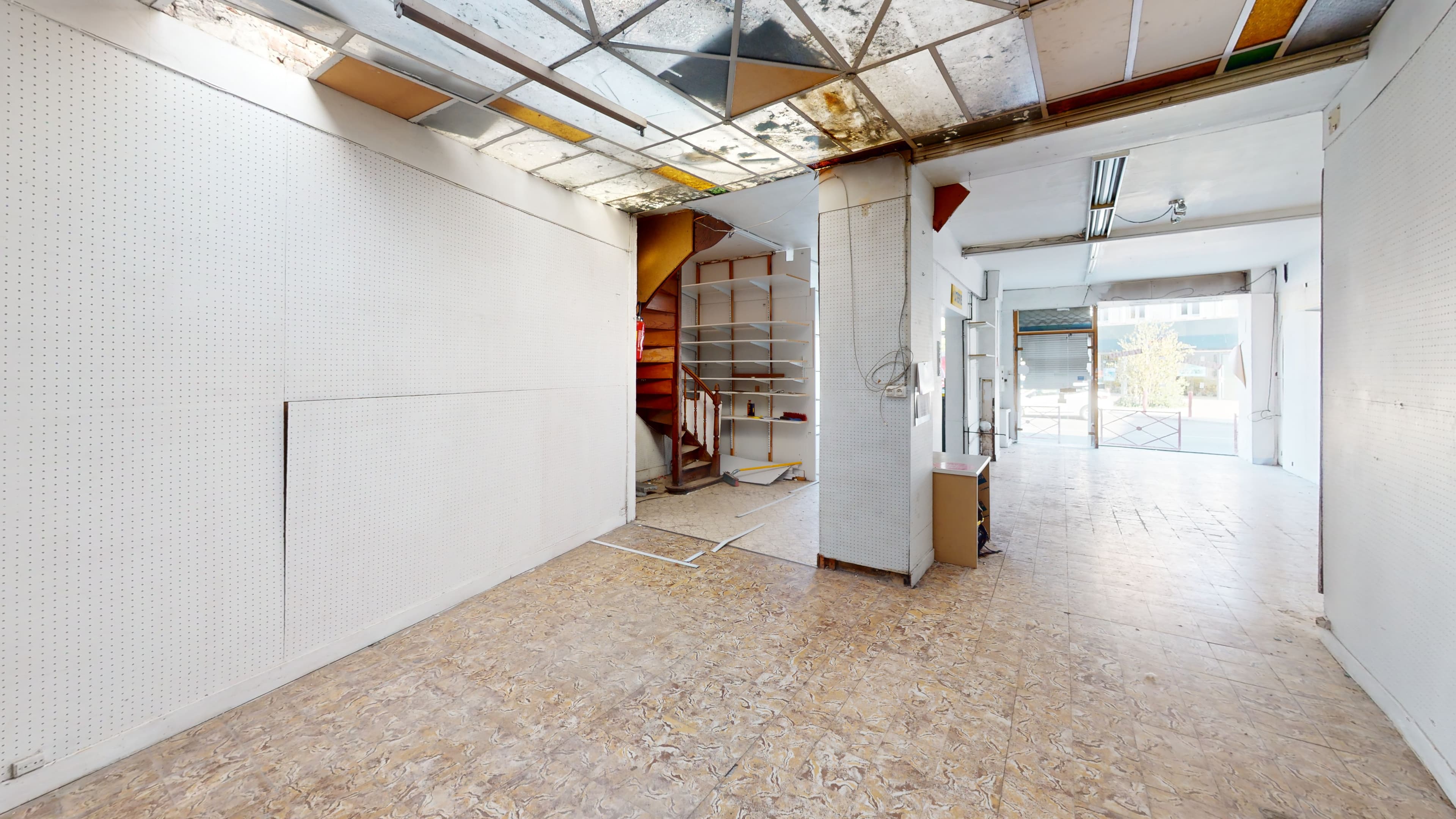 Immeuble de 400 m² libre - Hyper centre face à la mairie - Photo 7