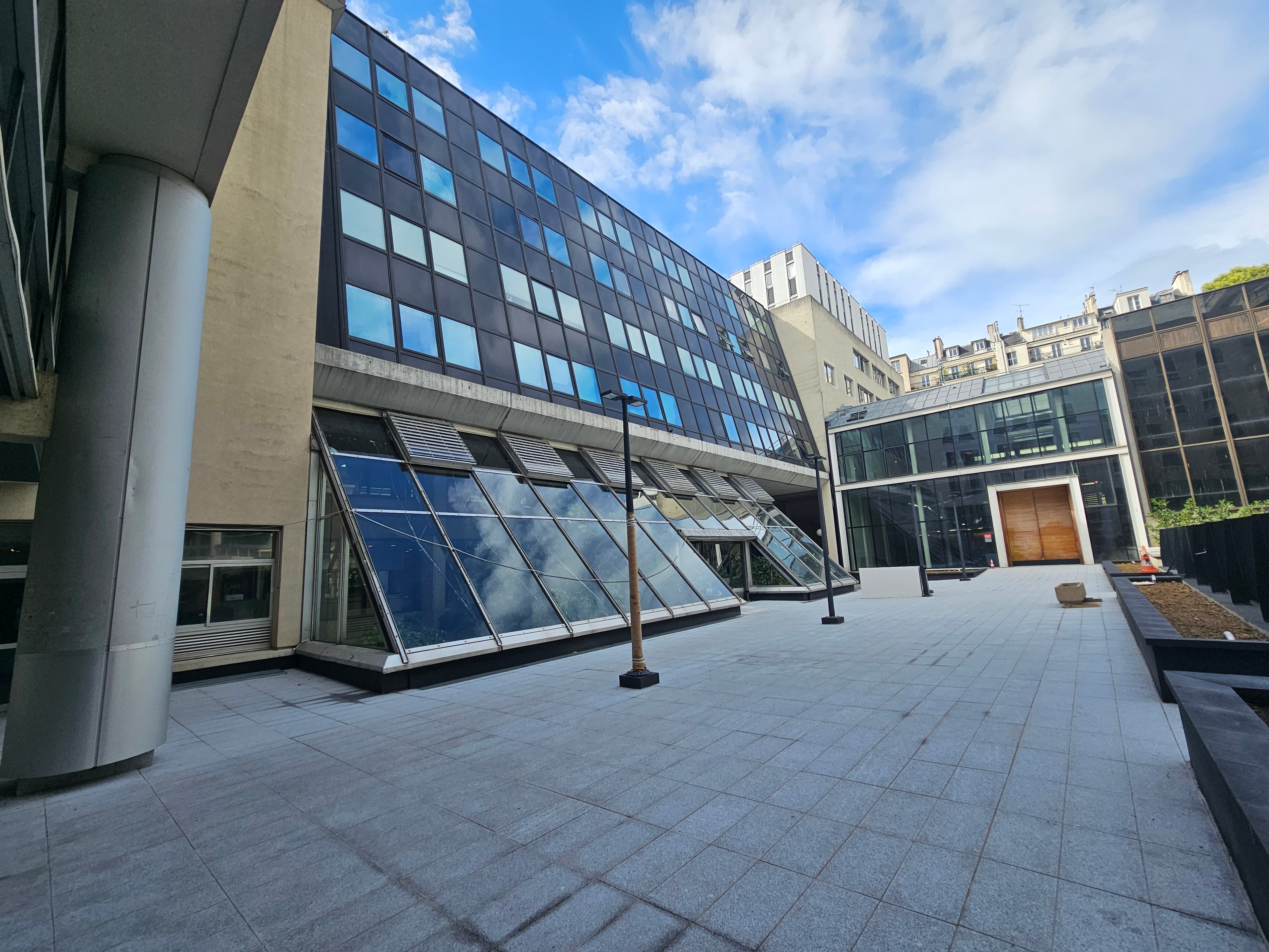 Bureaux 170 m² = 75 m² + 95 m² au 32 rue de Paradis 75010 Paris - Photo 2