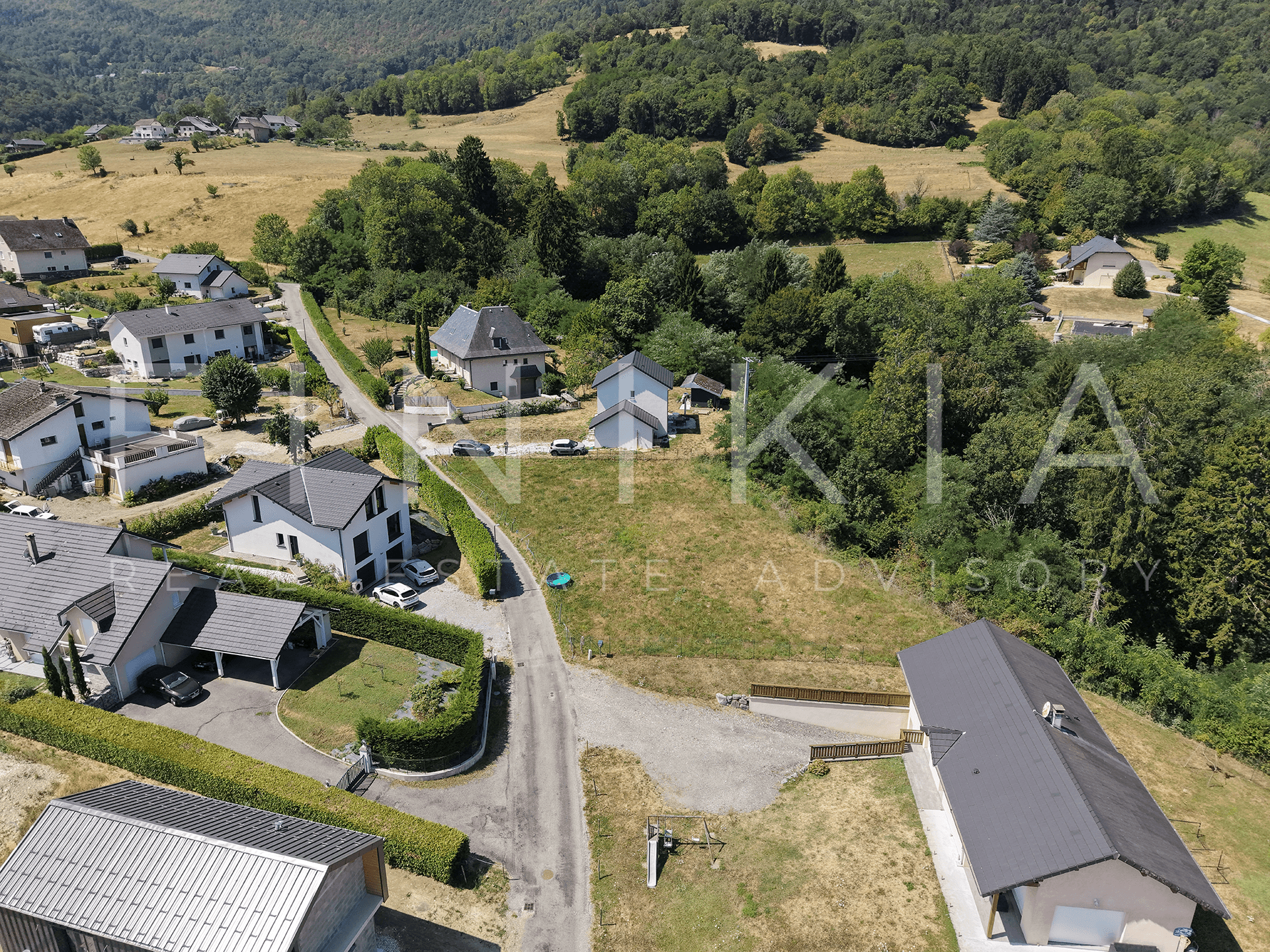 Terrain 3 063 m², 1 525 m² constructibles, proche Chambéry - Photo 4
