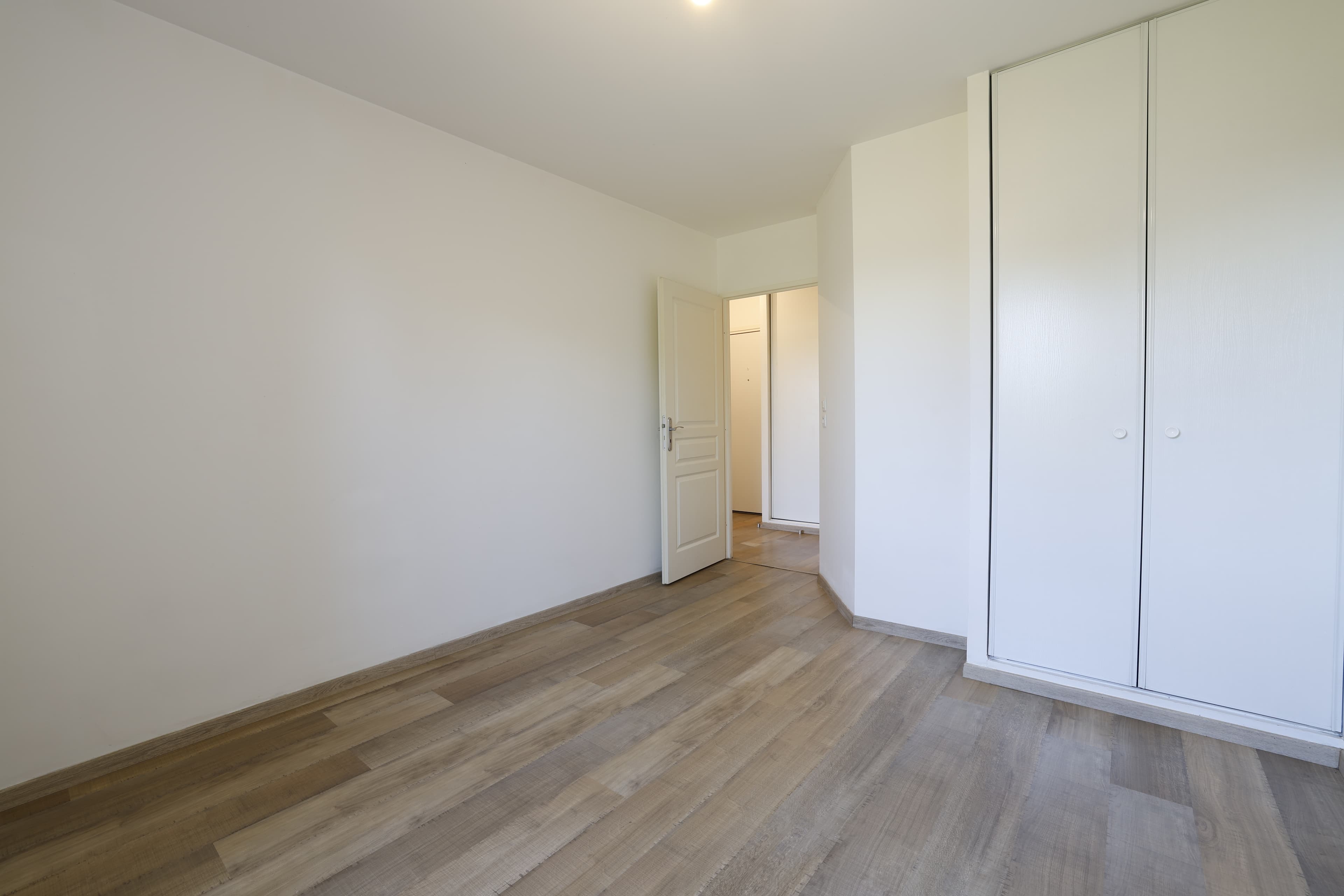 T3 avec jardin privatif de 60m², terrasse, parking privé - Photo 5