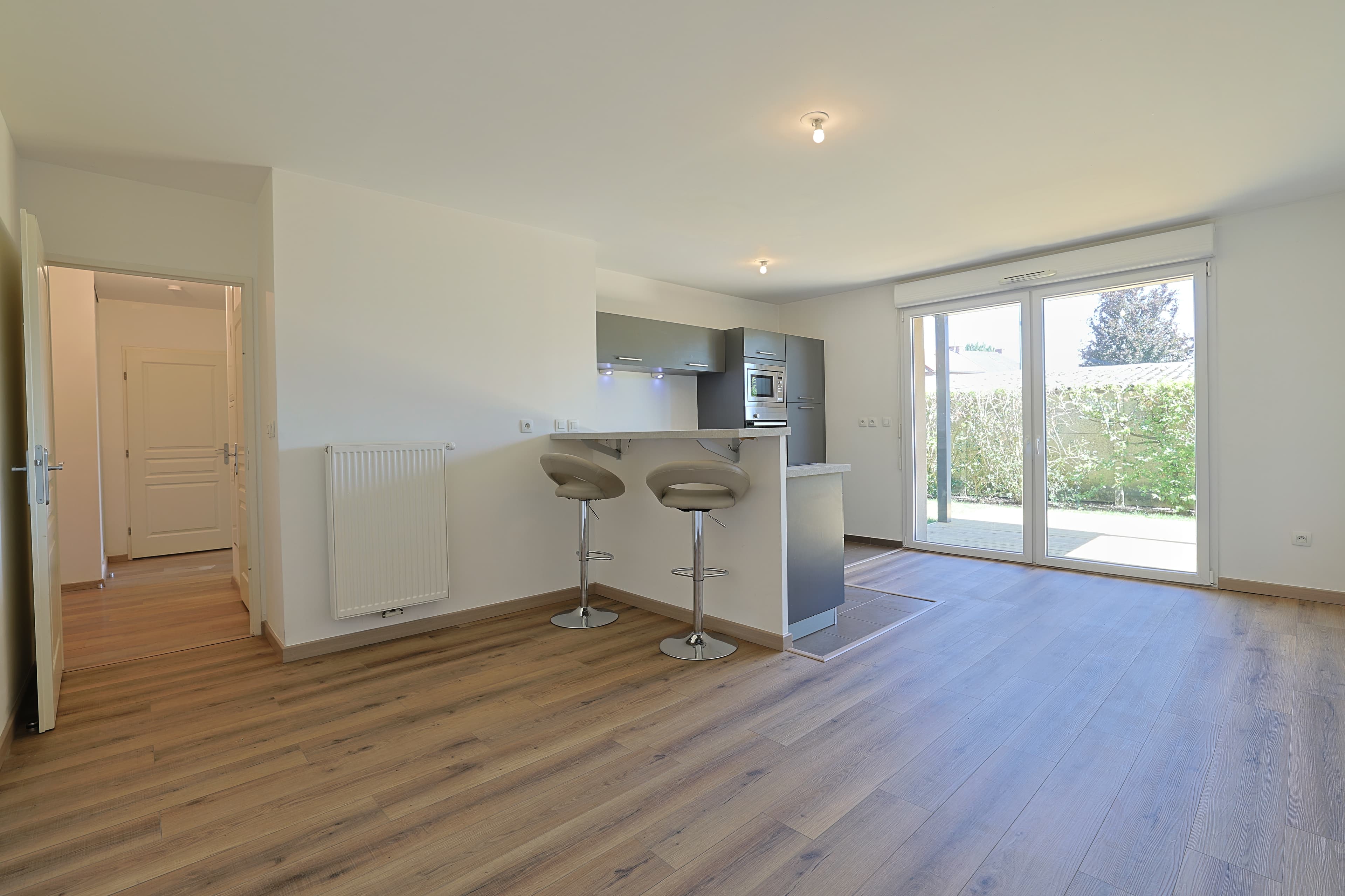 T3 avec jardin privatif de 60m², terrasse, parking privé - Photo 2