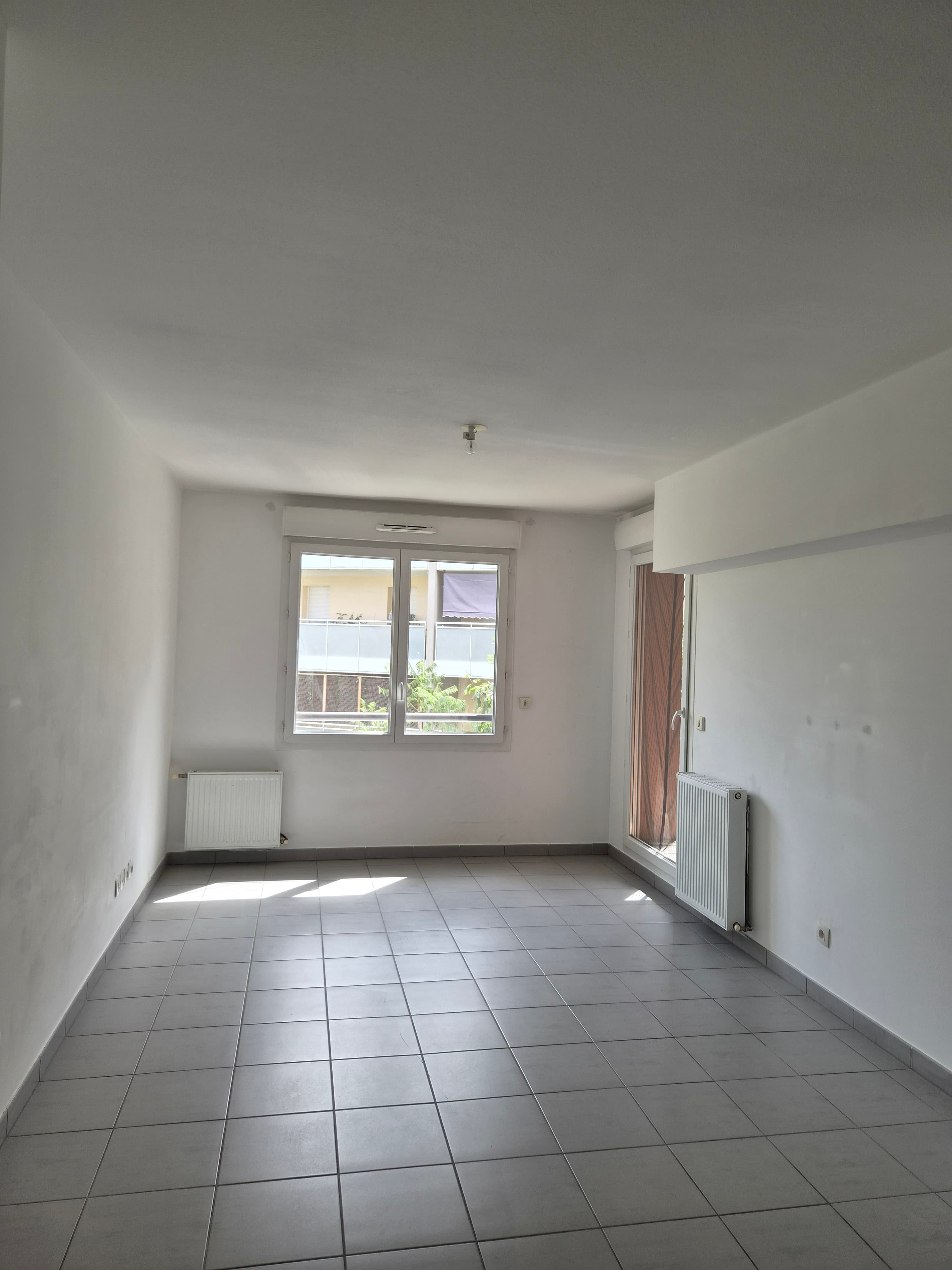 T2 avec balcon et parking en sous sol - Résidence récente - Photo 2
