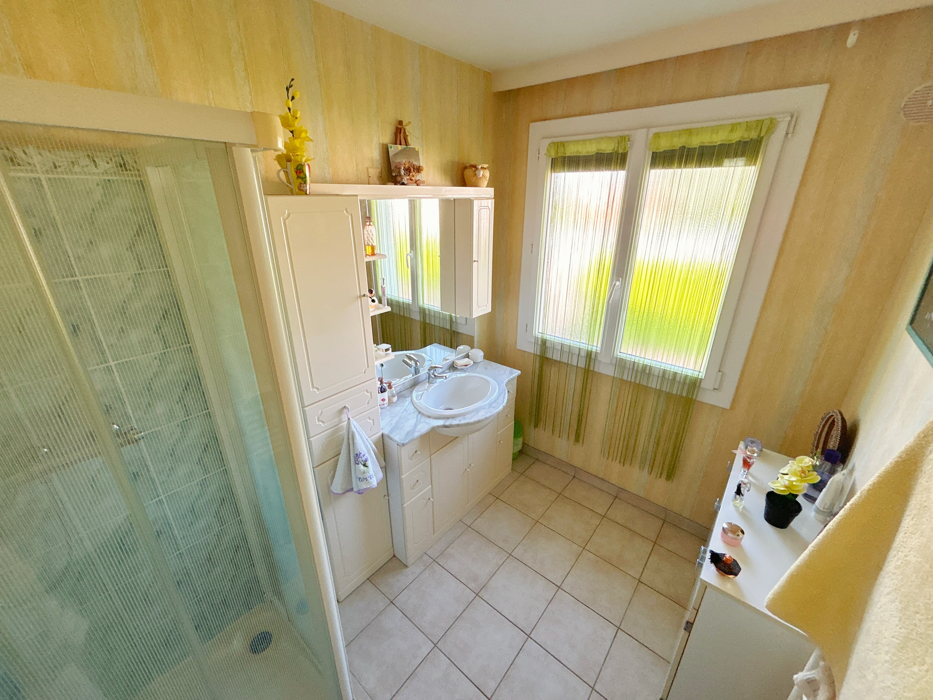 Maison de plain-pied sur sous-sol semi-entérré - Photo 8