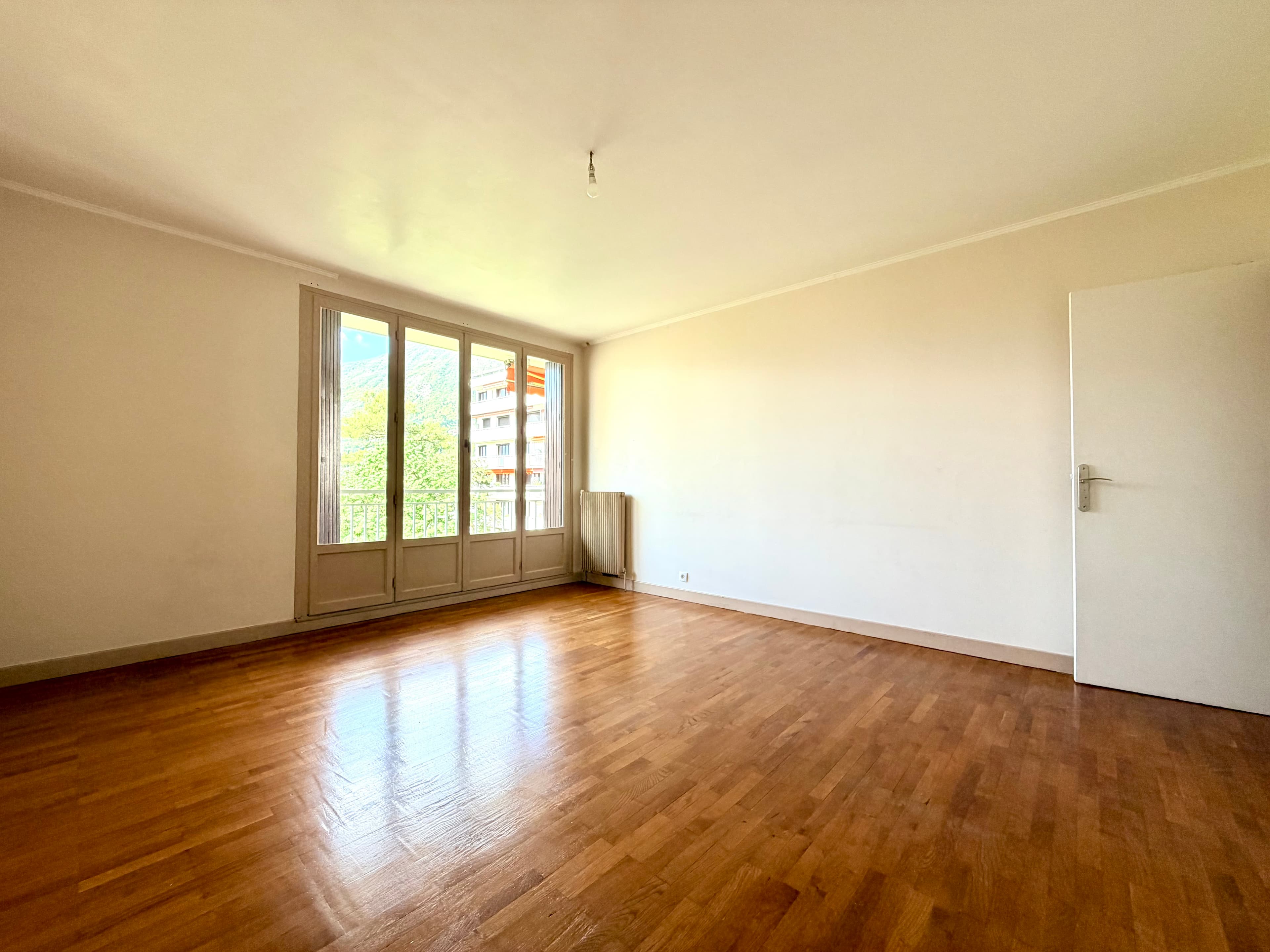 MEYLAN BEL APPARTEMENT TRAVERSANT F4 DONNANT SUR PARC - Photo 7