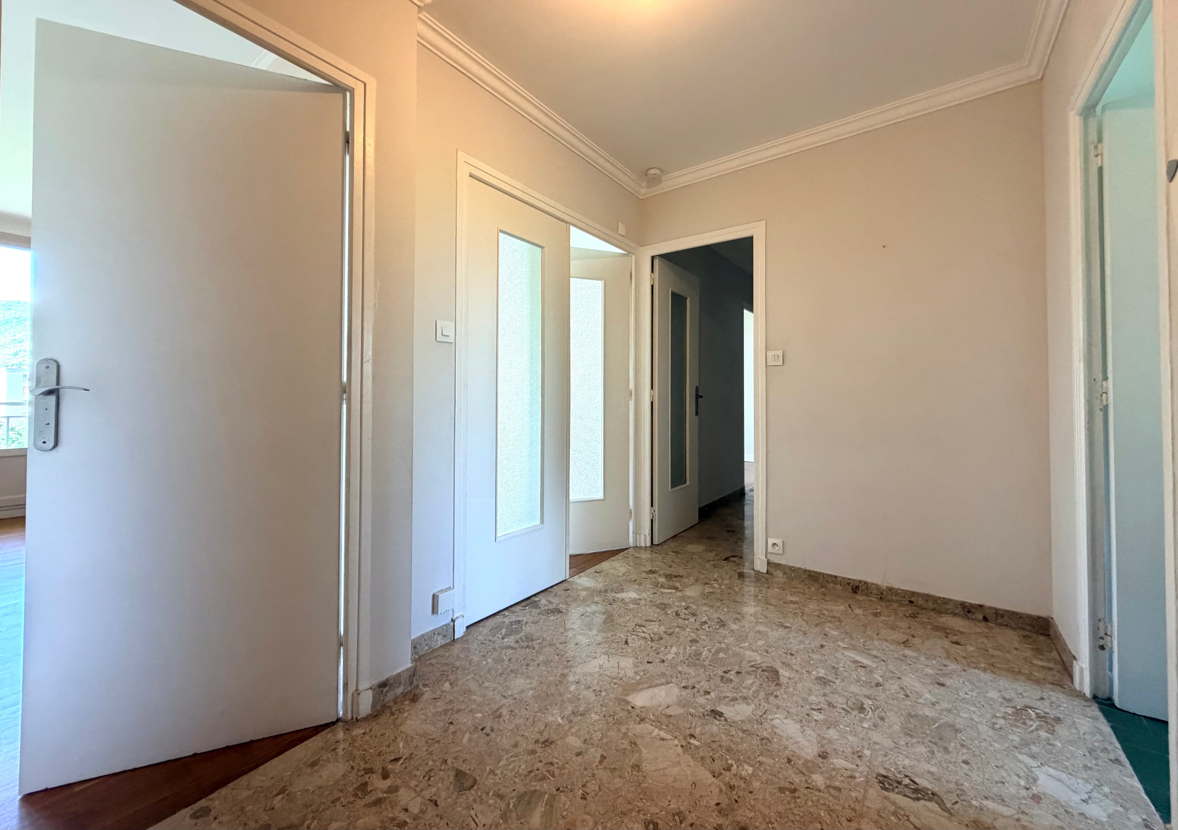 MEYLAN BEL APPARTEMENT TRAVERSANT F4 DONNANT SUR PARC - Photo 10