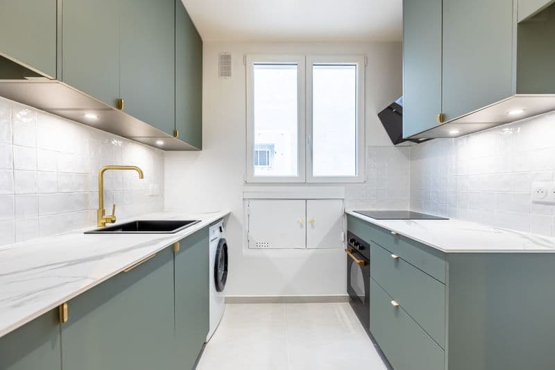 Haussmanien : 5e étage balcon - 3 chambres Ascenseur - Photo 4